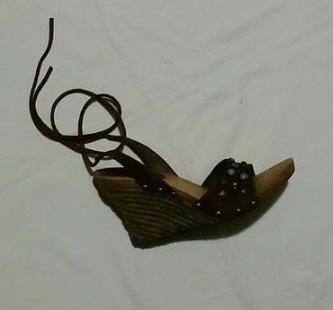 NEMAČKE prelepe skupocene sandale na pertlanje, uvek potrebne, br. /39 na lalafo.rs — 1 NEMAČKE prelepe skupocene sandale na pertlanje, uvek potrebne, br. /39 — 1