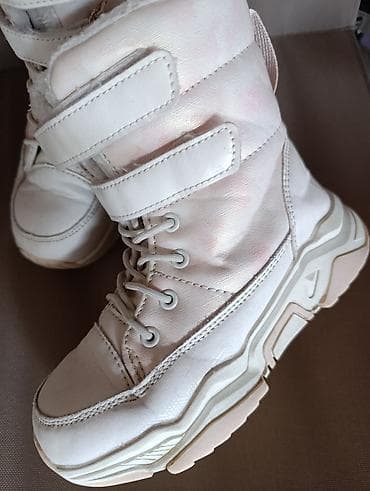 Zimske cizmice 32
ug 19,5cm-19,8cm
tople, odlicne na lalafo.rs — 2 Zimske cizmice 32
ug 19,5cm-19,8cm
tople, odlicne — 2