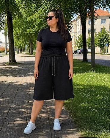 Women's Pants, Jeans, Shorts: 2 kom. bermuda
Cena 2800
M L Xl 2Xl 3Xl 4XL
Viskoza
P23 at lalafo.rs — 5 Women's Pants, Jeans, Shorts: 2 kom. bermuda
Cena 2800
M L Xl 2Xl 3Xl 4XL
Viskoza
P23 — 5