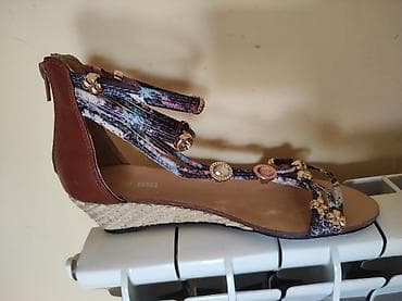 Nove sandale broj 39. Iz uvoza, kvalitetne. Sa puno ukrasnih na lalafo.rs — 1 Nove sandale broj 39. Iz uvoza, kvalitetne. Sa puno ukrasnih — 1