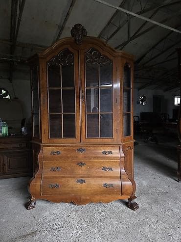 Stilske vitrine: Vitrina/komoda od punog drveta sa vitraž staklom i bogatim na lalafo.rs — 1 Stilske vitrine: Vitrina/komoda od punog drveta sa vitraž staklom i bogatim — 1