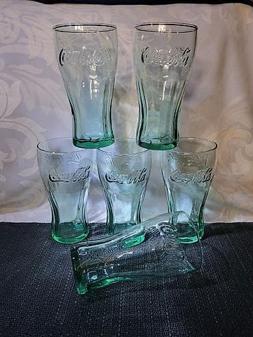 Case nove,vintaz Coca Cola. Case Coca Cola,bez ostecenja sve na njima na lalafo.rs Case nove,vintaz Coca Cola. Case Coca Cola,bez ostecenja sve na njima