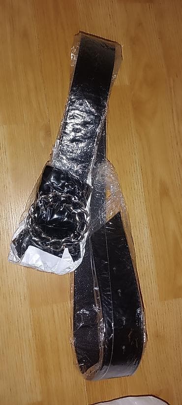 Crni kaiš sa metalnim lancem i kopčom, pogodan za različite odevne na lalafo.rs — 1 Crni kaiš sa metalnim lancem i kopčom, pogodan za različite odevne — 1