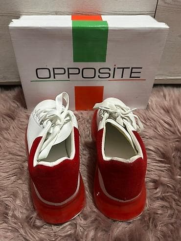 Patike sa debljim đonom u beloj boji sa crvenim detaljima. Gornjište at lalafo.rs — 3 Patike sa debljim đonom u beloj boji sa crvenim detaljima. Gornjište — 3