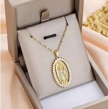 Ogrlica sa ovalnim medaljonom
1800 din na lalafo.rs Ogrlica sa ovalnim medaljonom
1800 din