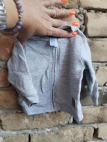 Siva bebi dukserica sa rajsferšlusom – Baby Club, veličina 62. - na lalafo.rs Siva bebi dukserica sa rajsferšlusom – Baby Club, veličina 62. -