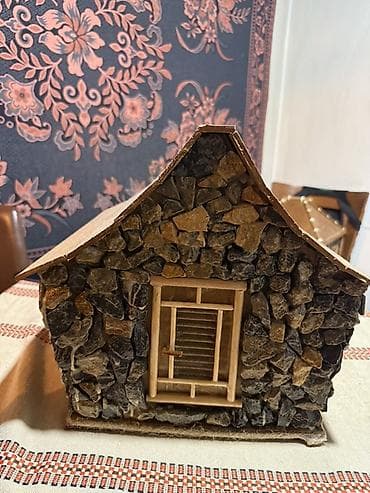 Ureznice: Ručno rađena maketa kamene kućice sa dvorištem - Detaljna maketa kuće na lalafo.rs — 2 Ureznice: Ručno rađena maketa kamene kućice sa dvorištem - Detaljna maketa kuće — 2