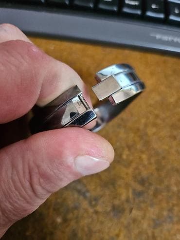 Pocket watches: Metalni ženski ručni sat – narukvica, kvadratno kućište Sat je potpuno at lalafo.rs — 6 Pocket watches: Metalni ženski ručni sat – narukvica, kvadratno kućište Sat je potpuno — 6