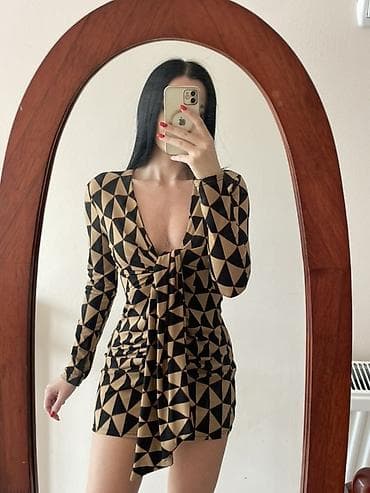 LA LOOK mini haljina, veličina M. - Model: mini dužina, dugi rukavi - na lalafo.rs — 1 LA LOOK mini haljina, veličina M. - Model: mini dužina, dugi rukavi - — 1