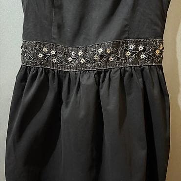 Elegantna crna haljina bez rukava, idealna za svečane prilike. Haljina na lalafo.rs — 5 Elegantna crna haljina bez rukava, idealna za svečane prilike. Haljina — 5