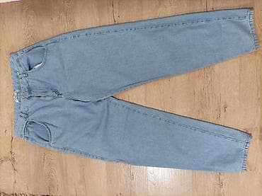 PULL&BEAR farmerke - Model: klasičan ravni kroj sa laganim na lalafo.rs PULL&BEAR farmerke - Model: klasičan ravni kroj sa laganim