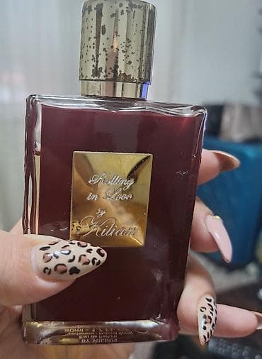 OGROMNO SNIZENJE -Cena maximalno spustena By Kilian – Rolling in Love na lalafo.rs — 3 OGROMNO SNIZENJE -Cena maximalno spustena By Kilian – Rolling in Love — 3