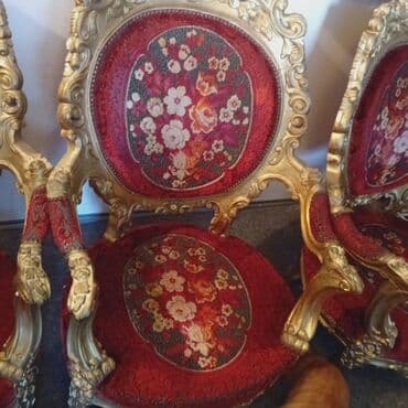 Barokne/rokoko stolice sa bogato rezbarenim ramovima u zlatnoj boji i na lalafo.rs Barokne/rokoko stolice sa bogato rezbarenim ramovima u zlatnoj boji i