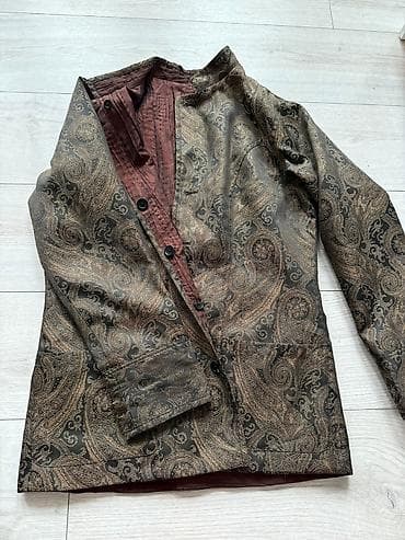 Postavljeni sako sa 2 lica na lalafo.rs Postavljeni sako sa 2 lica