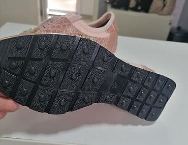 Super patike br 38
Novo na lalafo.rs — 4 Super patike br 38
Novo — 4