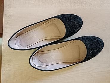 Elegantne crne baletanke sa ukrasnim kamenčićima na prednjoj strani na lalafo.rs — 2 Elegantne crne baletanke sa ukrasnim kamenčićima na prednjoj strani — 2