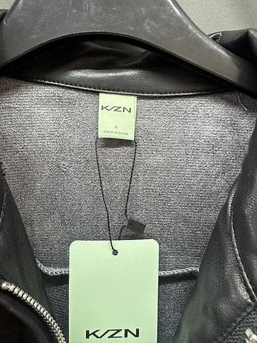 kom sa etiketom: Dugi ženski mantil haljina od veštačke kože KZN, veličina S. - Boja at lalafo.rs — 3 kom sa etiketom: Dugi ženski mantil haljina od veštačke kože KZN, veličina S. - Boja — 3