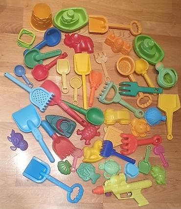 Set za plažu, za igru u pesku, lot, sve sa slike. Grabulja, lopatica na lalafo.rs — 1 Set za plažu, za igru u pesku, lot, sve sa slike. Grabulja, lopatica — 1