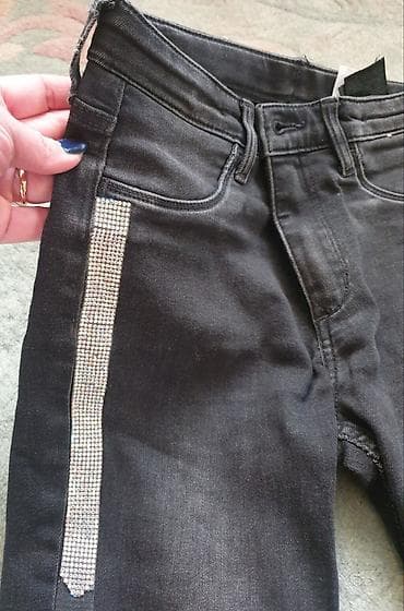 H&M HM skinny fit farmerke za devojcice, crne, sa štrasom sa at lalafo.rs — 1 H&M HM skinny fit farmerke za devojcice, crne, sa štrasom sa — 1