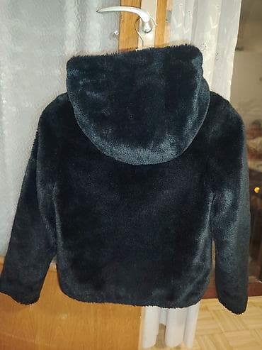 Crna dečija jakna/kaputić od veštačkog pliša (teddy/faux fur), sa na lalafo.rs — 2 Crna dečija jakna/kaputić od veštačkog pliša (teddy/faux fur), sa — 2
