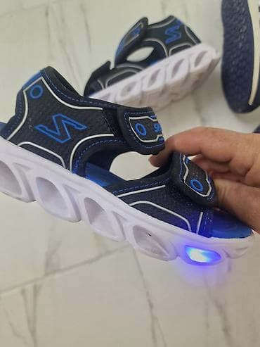 Dečje sandale tamnoplave boje, sa belim đonom i plavim detaljima na lalafo.rs — 2 Dečje sandale tamnoplave boje, sa belim đonom i plavim detaljima — 2