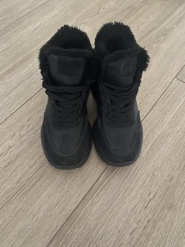 Zimske visoke patike/čizme – crne - Model: visoke patike sa pertlama at lalafo.rs — 1 Zimske visoke patike/čizme – crne - Model: visoke patike sa pertlama — 1