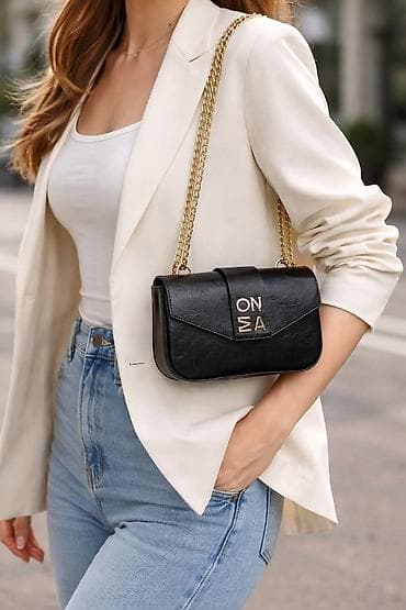 Ženska crossbody torba sa lancem – kompaktan model sa preklopom i na lalafo.rs — 2 Ženska crossbody torba sa lancem – kompaktan model sa preklopom i — 2