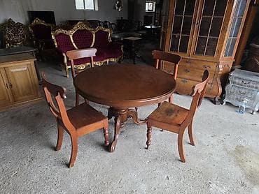 Okrugli drveni trpezarijski sto sa 4 stolice – klasični stil - na lalafo.rs Okrugli drveni trpezarijski sto sa 4 stolice – klasični stil -