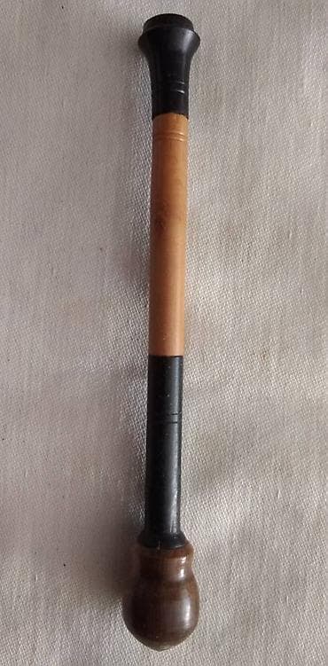 Muštikla starinska plasticna duž. 15 cm.očuvana na lalafo.rs Muštikla starinska plasticna duž. 15 cm.očuvana