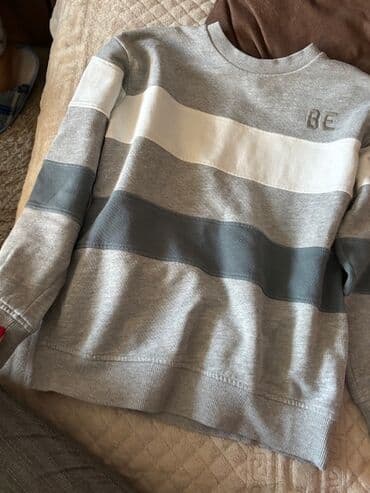 Benetton, Okrugli izrez, 134-140 na lalafo.rs Benetton, Okrugli izrez, 134-140