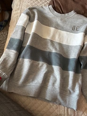 Duks za decake. Original beneton. Bez ostecenja na lalafo.rs — 1 Duks za decake. Original beneton. Bez ostecenja — 1