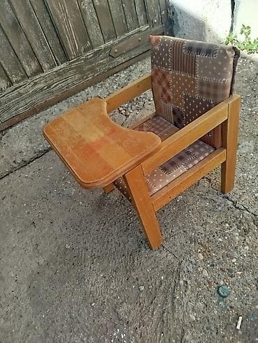 Drvena dečija hranilica/stolica sa sklopivim/pomernim tacnom - na lalafo.rs — 1 Drvena dečija hranilica/stolica sa sklopivim/pomernim tacnom - — 1