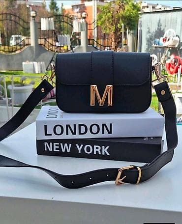 Ženska torbica preko ramena sa širokim kaišem i metalnim slovom “M” - at lalafo.rs — 7 Ženska torbica preko ramena sa širokim kaišem i metalnim slovom “M” - — 7