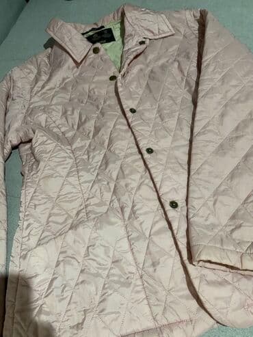 Jakne za prelazni period: Barbour ženska prošivena jakna - Brend: Barbour (etikete vidljive na na lalafo.rs Jakne za prelazni period: Barbour ženska prošivena jakna - Brend: Barbour (etikete vidljive na