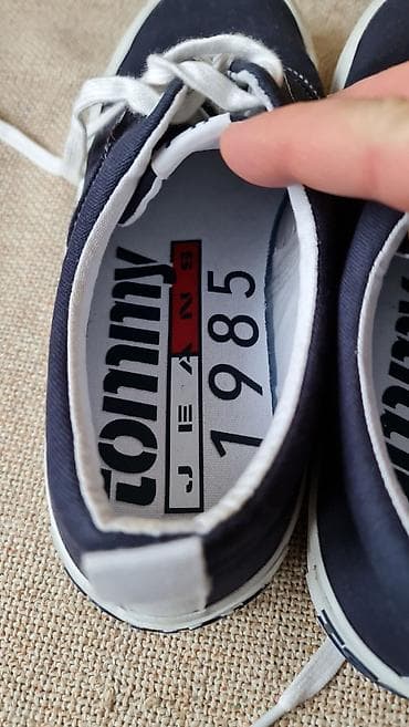 TOMMY JEANS platnene patike - Model: niskoprofilne, klasičan „canvas” na lalafo.rs — 9 TOMMY JEANS platnene patike - Model: niskoprofilne, klasičan „canvas” — 9