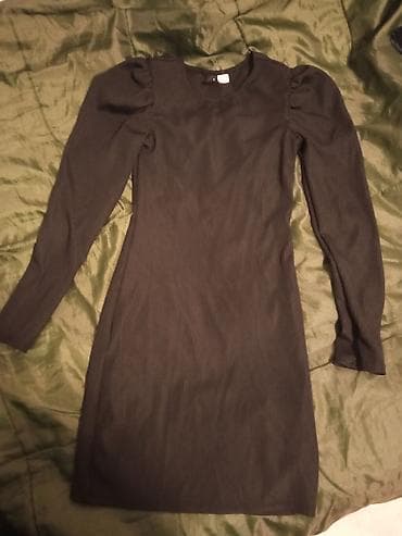 Crna rebrasta haljina sa dugim rukavima - Materijal: elastična na lalafo.rs Crna rebrasta haljina sa dugim rukavima - Materijal: elastična