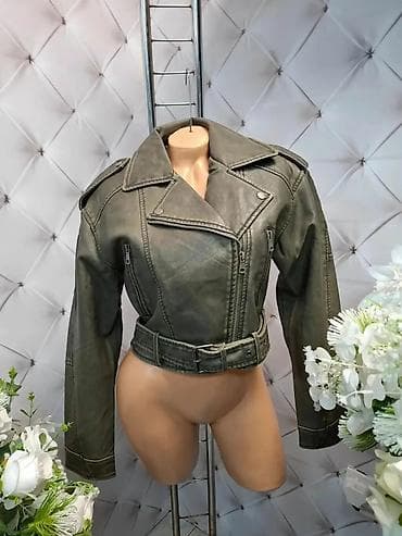 Ženska kratka bajkerska jakna sa kaišem - Kroj: kratka, strukirana na lalafo.rs — 3 Ženska kratka bajkerska jakna sa kaišem - Kroj: kratka, strukirana — 3