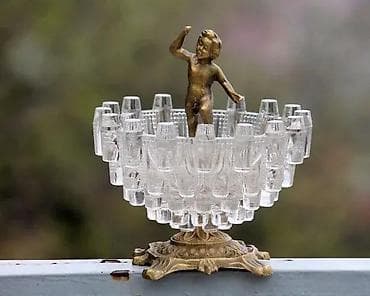 Holivud Regency kristalna posuda sa postoljem i heruvimom. Vintage na lalafo.rs — 2 Holivud Regency kristalna posuda sa postoljem i heruvimom. Vintage — 2