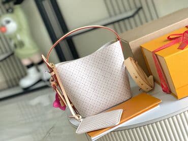 Torba za rame, Louis Vuitton, Materijal: Koža na lalafo.rs Torba za rame, Louis Vuitton, Materijal: Koža