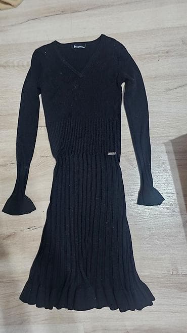 kom sa etiketom: Crna pletena haljina “Miss Two” M/L - Model: uska rebrasta pletenina at lalafo.rs — 1 kom sa etiketom: Crna pletena haljina “Miss Two” M/L - Model: uska rebrasta pletenina — 1