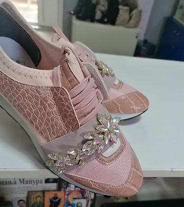 Super patike br 38
Novo na lalafo.rs — 8 Super patike br 38
Novo — 8