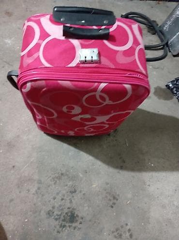 Ručni kofer na točkiće – ružičasti sa belim kružnim šarama - na lalafo.rs — 1 Ručni kofer na točkiće – ružičasti sa belim kružnim šarama - — 1