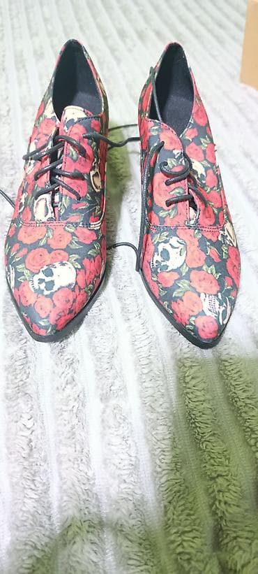 Dameće cipele sa pertlama – broj 38, dva unikatna modela. Model 1: - na lalafo.rs — 3 Dameće cipele sa pertlama – broj 38, dva unikatna modela. Model 1: - — 3