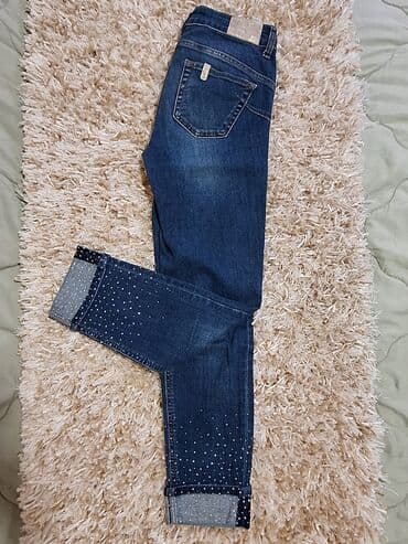 Ženske farmerice od tamno-plavog teksasa sa ravnim krojem i srednjim na lalafo.rs Ženske farmerice od tamno-plavog teksasa sa ravnim krojem i srednjim