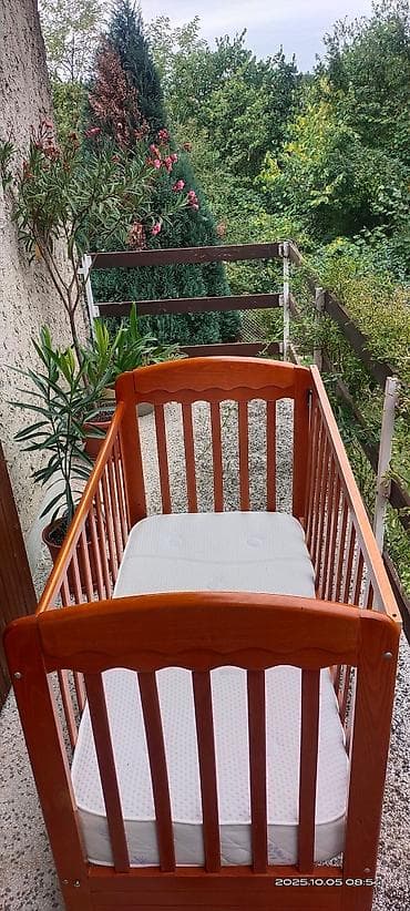 Drveni krevetac za bebu sa dušekom. - Materijal: masivno drvo na lalafo.rs — 5 Drveni krevetac za bebu sa dušekom. - Materijal: masivno drvo — 5