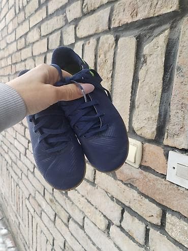 Adidas patike za decake br 33 nigde odlepljene na lalafo.rs — 4 Adidas patike za decake br 33 nigde odlepljene — 4