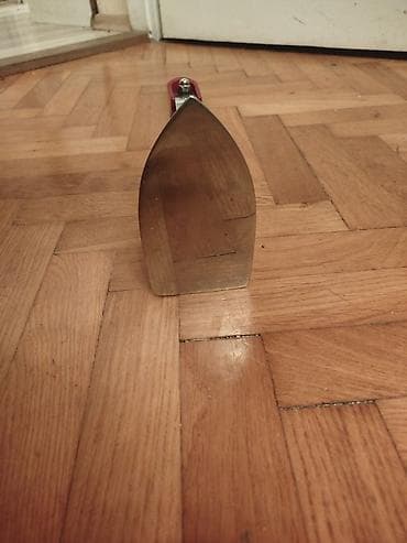 Irons: Mala dekorativna ukrasna pegla at lalafo.rs — 9 Irons: Mala dekorativna ukrasna pegla — 9