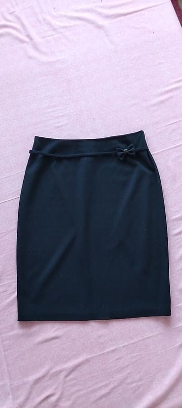 Teget uska suknja, sa mašnicom na pojasu, vel 40 ili L, u perfektnom na lalafo.rs — 4 Teget uska suknja, sa mašnicom na pojasu, vel 40 ili L, u perfektnom — 4