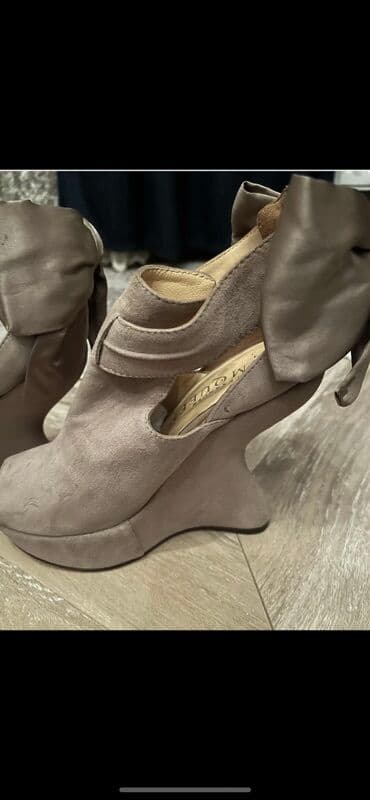 Gležnjače, Alexander McQueen, 39 na lalafo.rs Gležnjače, Alexander McQueen, 39