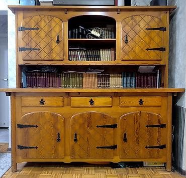 Stilske vitrine: Drvena vitrina/kredenc sa gornjim nadogradnim delom – masivno, ručno na lalafo.rs — 1 Stilske vitrine: Drvena vitrina/kredenc sa gornjim nadogradnim delom – masivno, ručno — 1